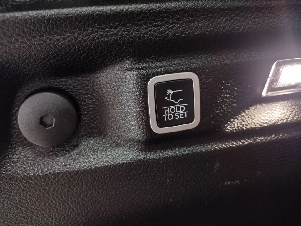 Used 2021 Silver Jeep Limited image 20