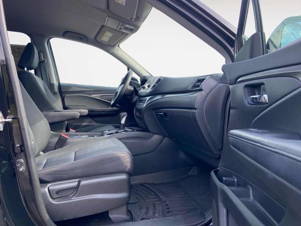 Used 2019  Honda Sport image 15