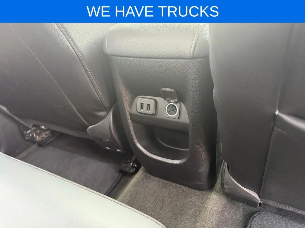 Used 2017 White Chevrolet Z71 image 38