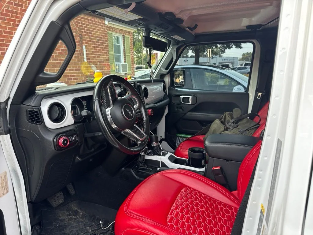 Used 2020 White/off-white Jeep Unlimited Sahara image 14