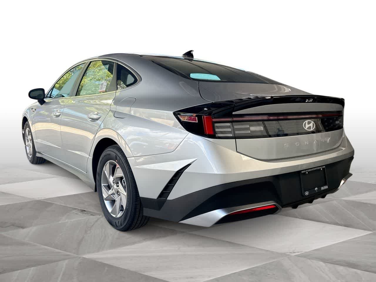 New 2026 Aero Silver Hyundai SE image 6