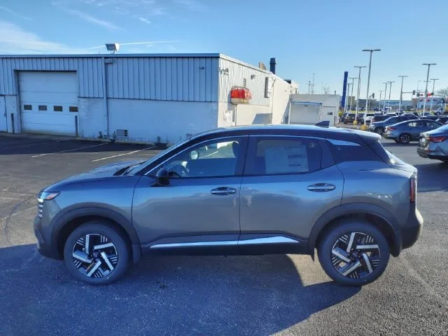 Used 2025 Gray Nissan SV image 7
