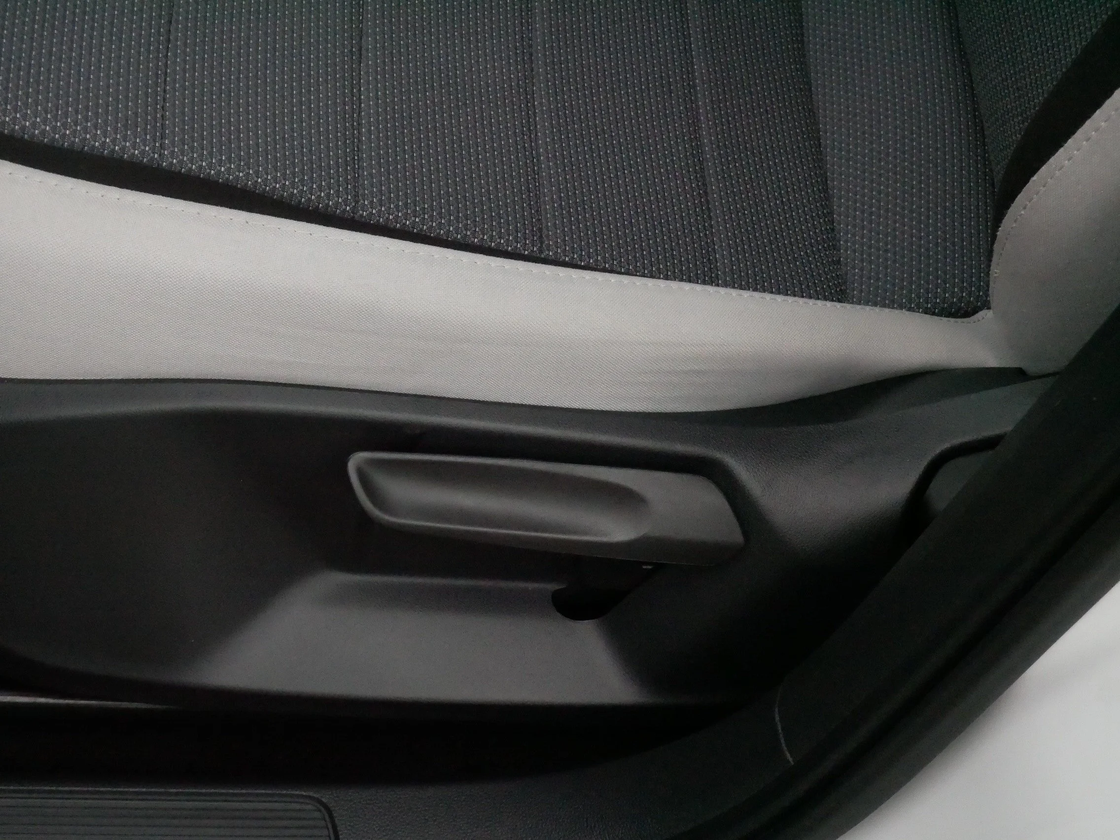 Used 2025 Pure White Volkswagen S image 20