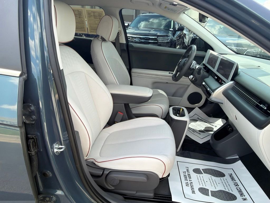 Used 2023 Green Hyundai SEL image 18