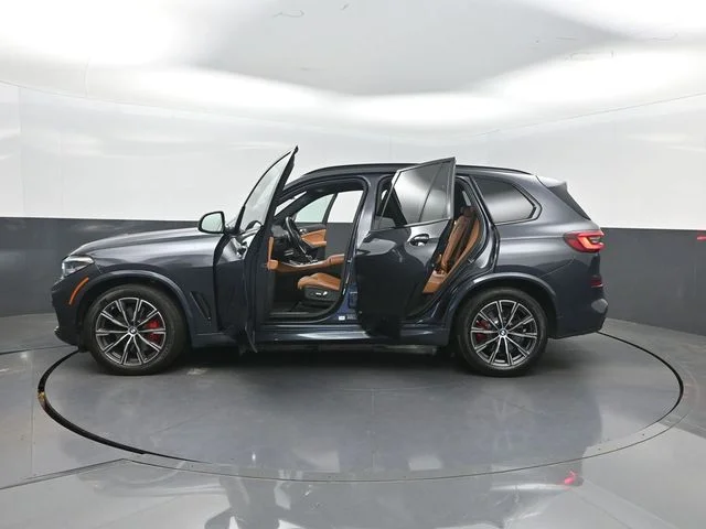 Used 2021 Gray BMW xDrive40i image 42