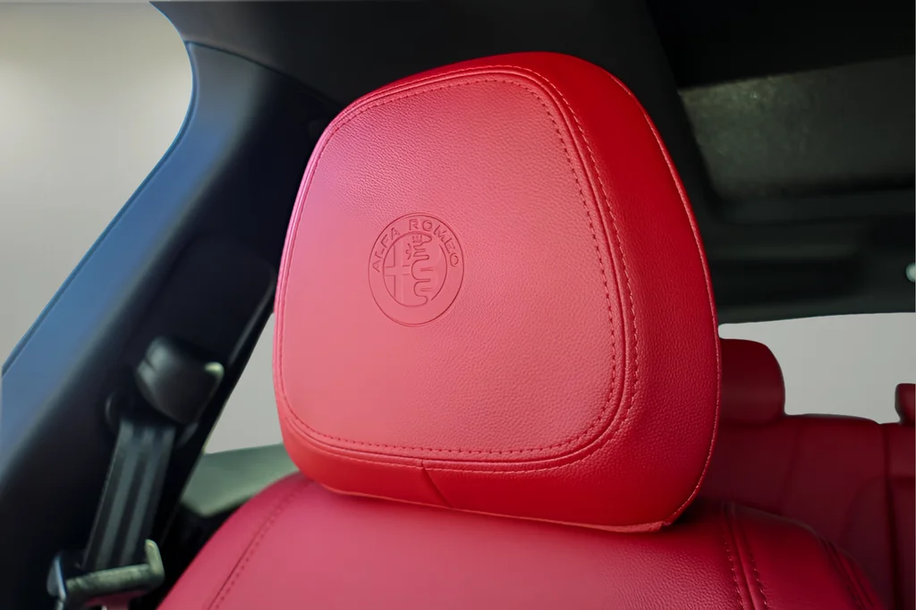 New 2025 White Alfa Romeo Base image 22