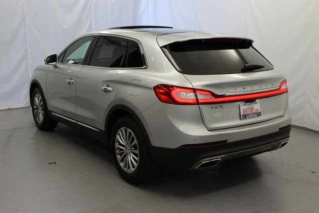 Used 2018 Ingot Silver Lincoln Select image 9