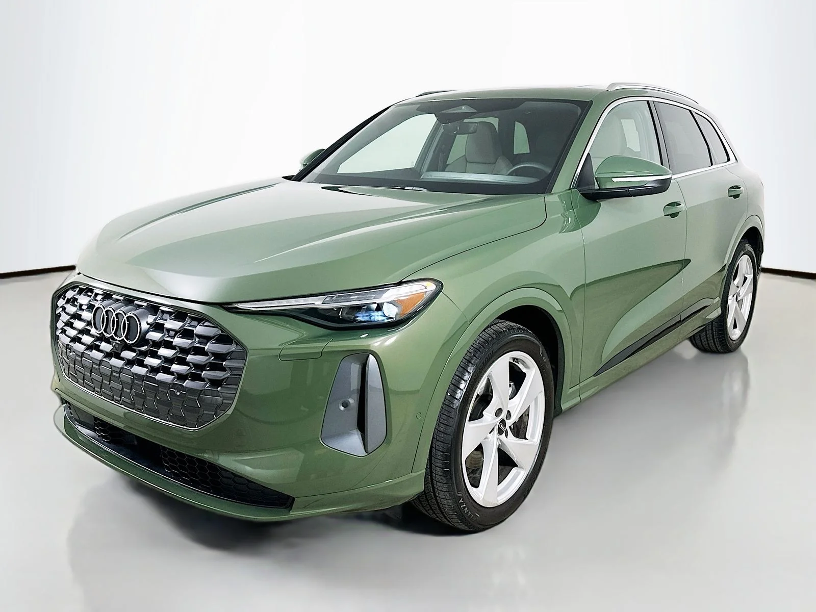 Used 2025  Audi  image 1