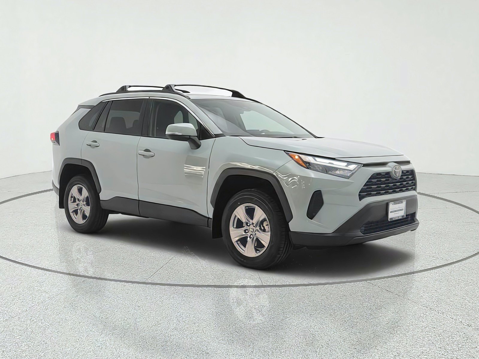Used 2023 Lunar Rock Toyota XLE FWD (Natl) image 3