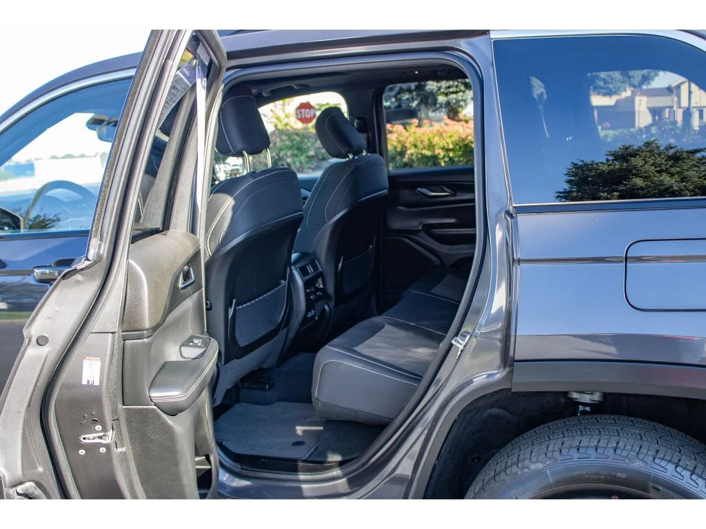 Used 2024 Baltic Gray Metallic Clearcoat Jeep Laredo X image 16