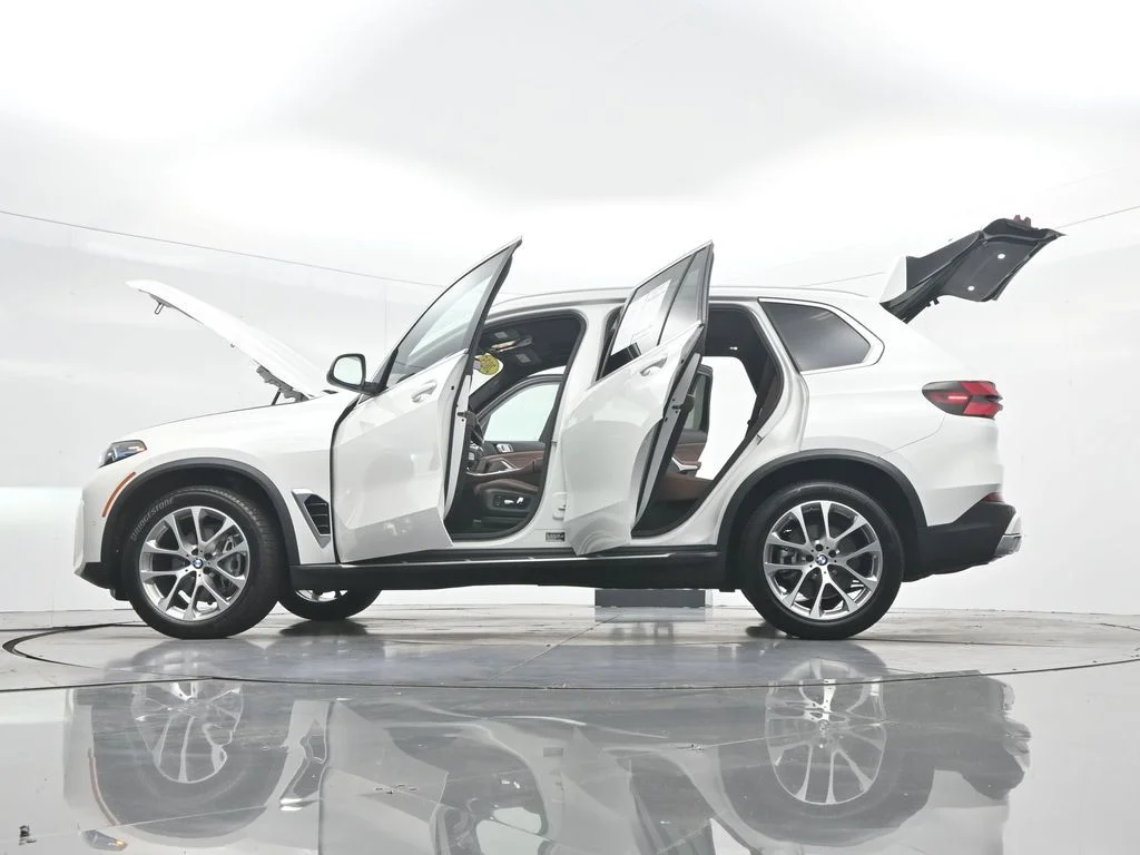 Certified Used 2025 White Metallic BMW xDrive40i image 46
