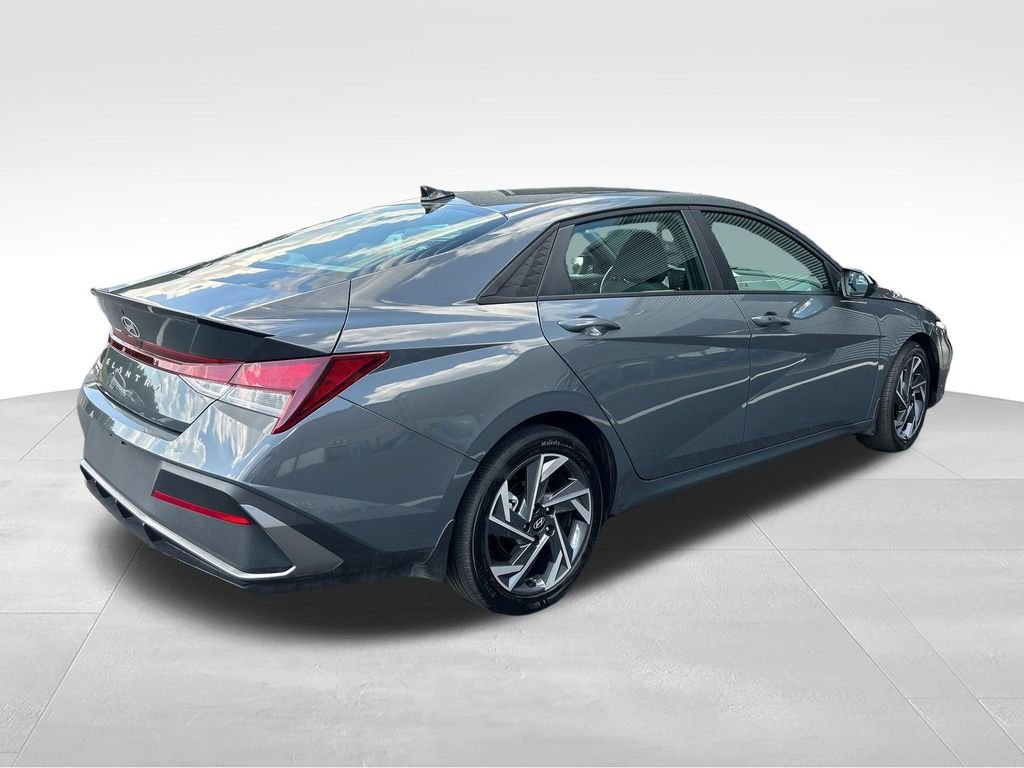 Used 2025 Gray Hyundai SEL Sport image 5