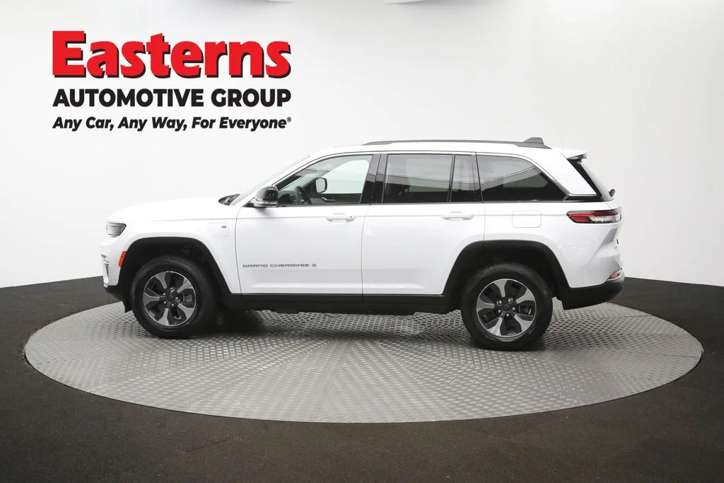 Used 2022 White Jeep 4xe image 64