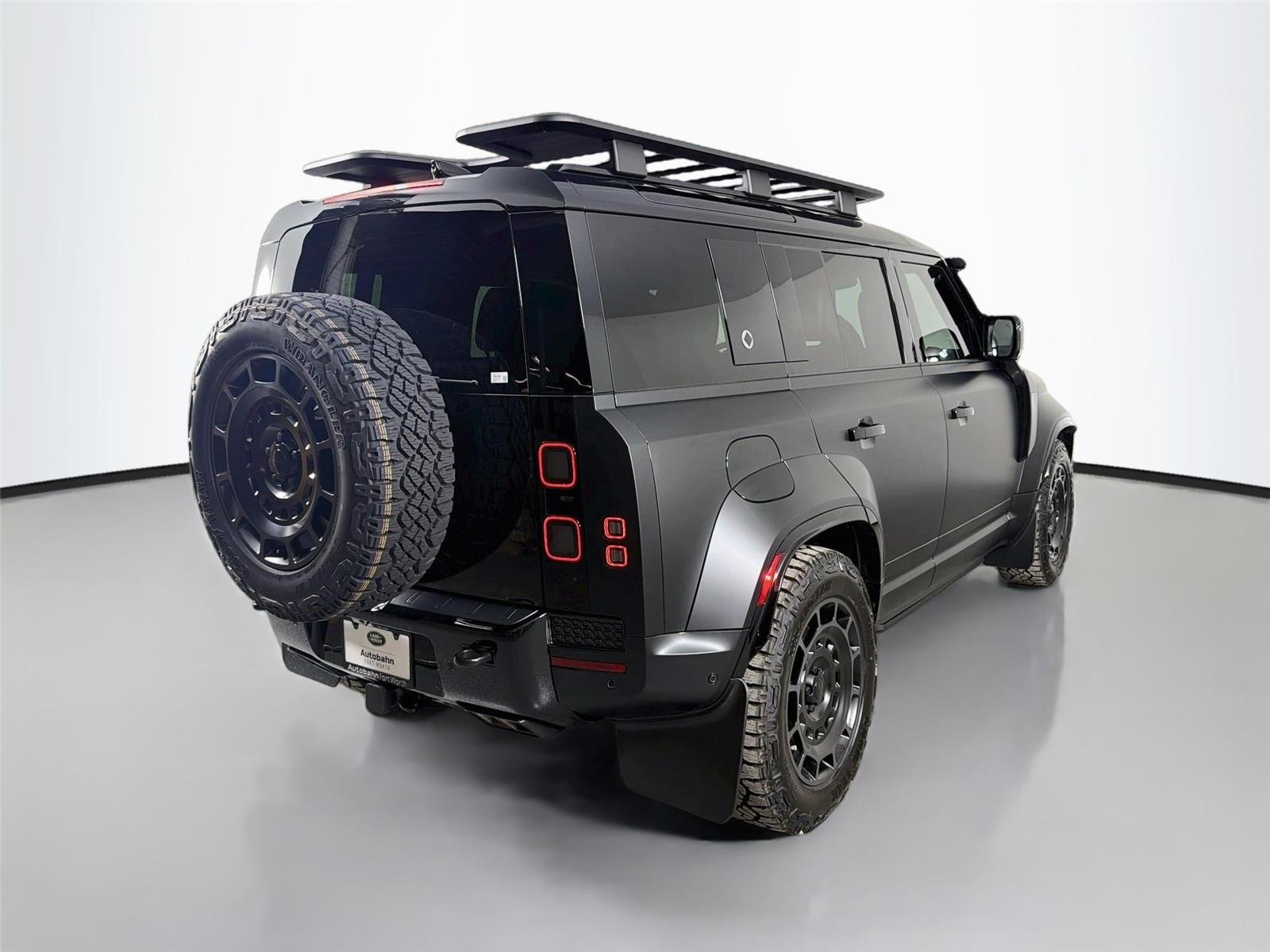 New 2026 Narvik Black Land Rover OCTA image 5