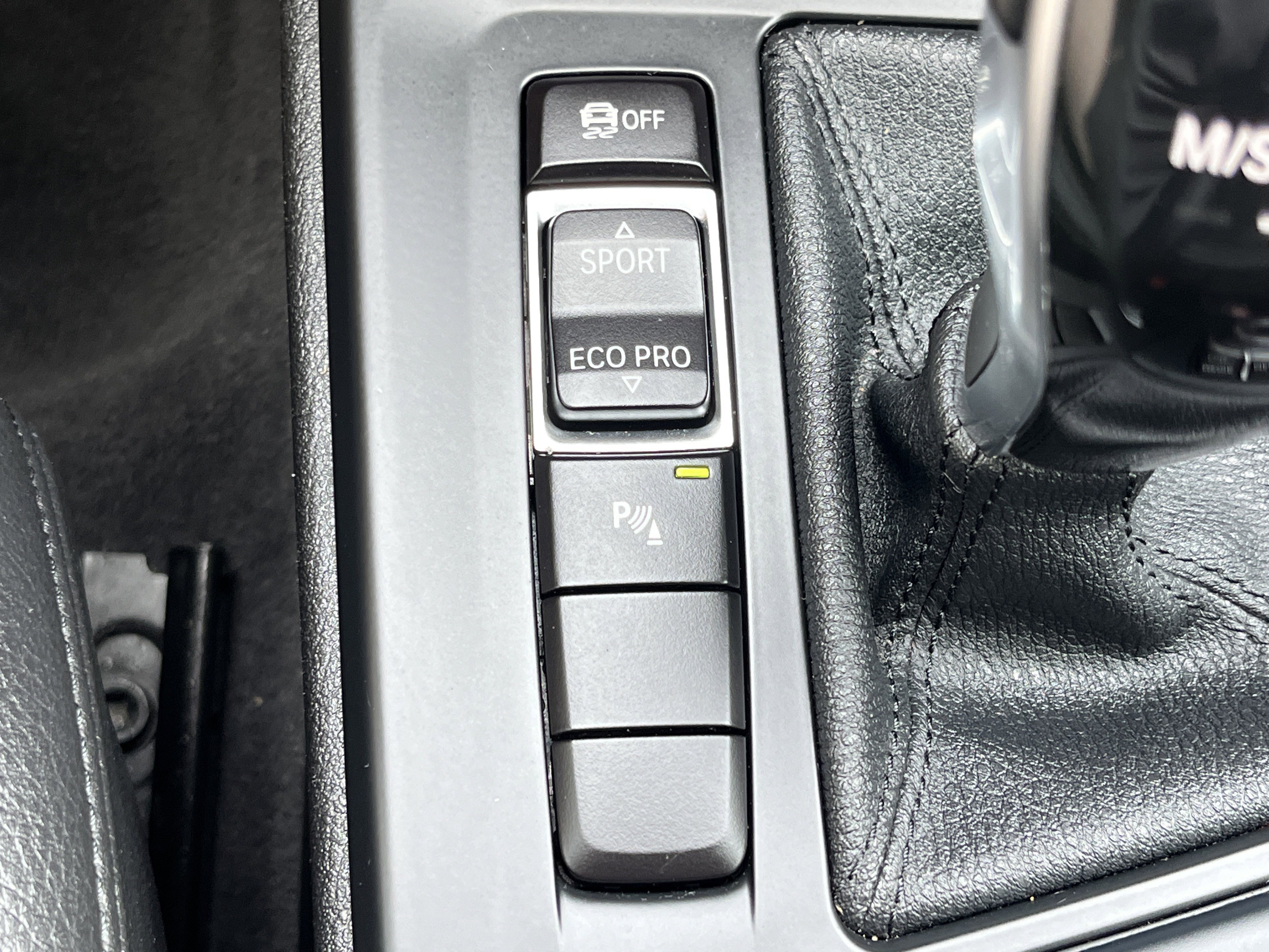 Used 2020 Jet Black BMW sDrive28i image 8