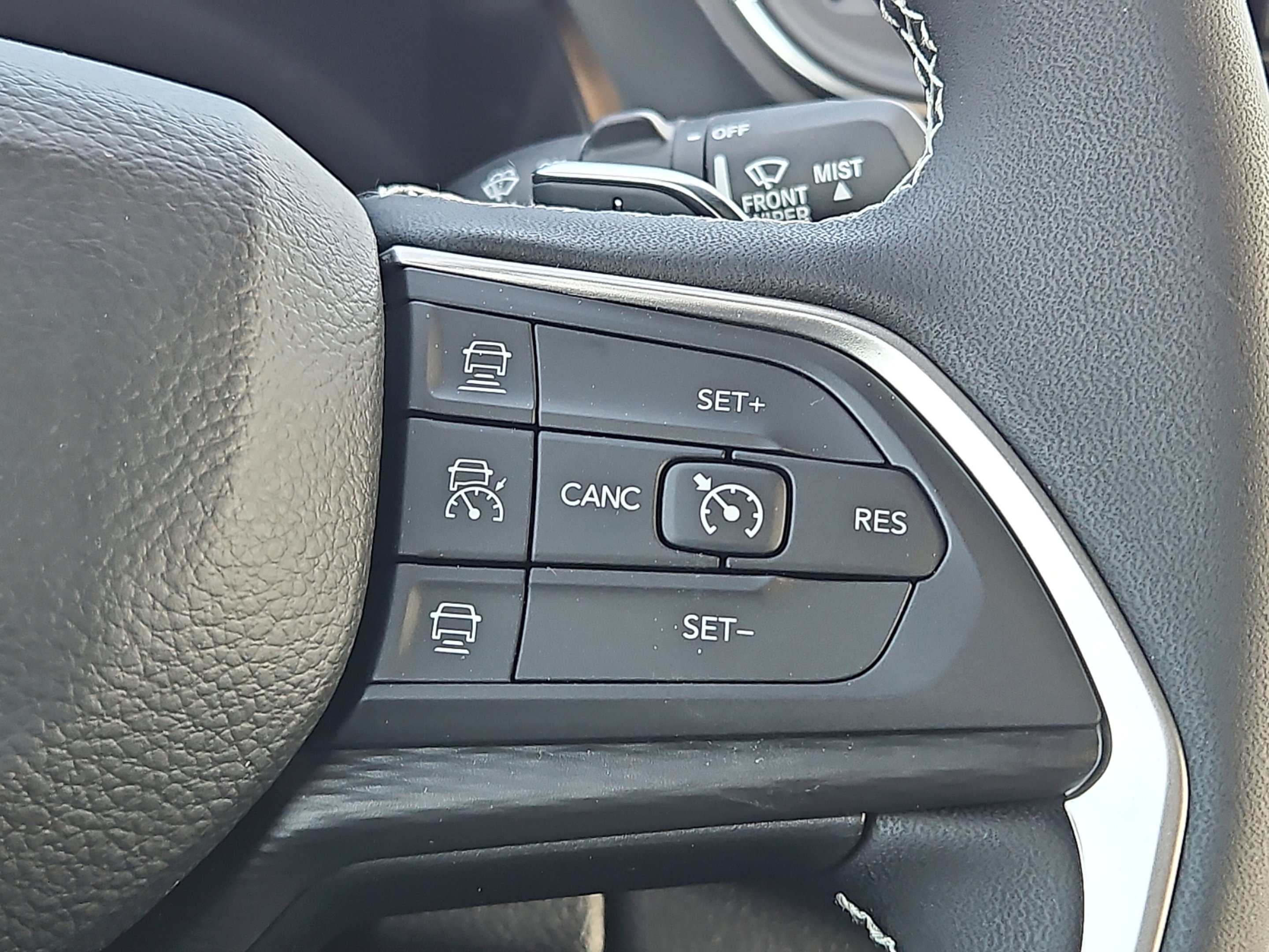New 2025 Bright White Clear-Coat Exterior Paint Jeep Laredo image 22