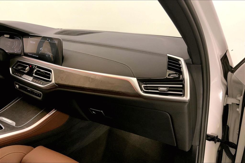 Used 2022 Mineral White Metallic BMW  image 23
