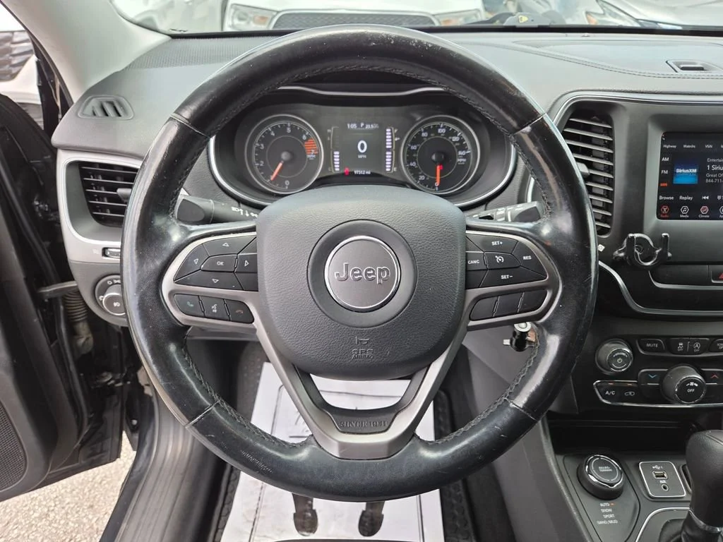 Certified Used 2019 Diamond Black Crystal Pearlcoat Jeep Latitude image 31