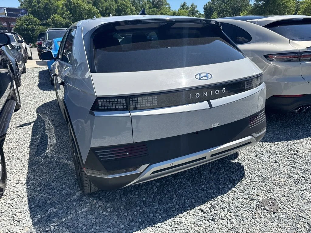 Used 2024 Gray Hyundai SEL image 4