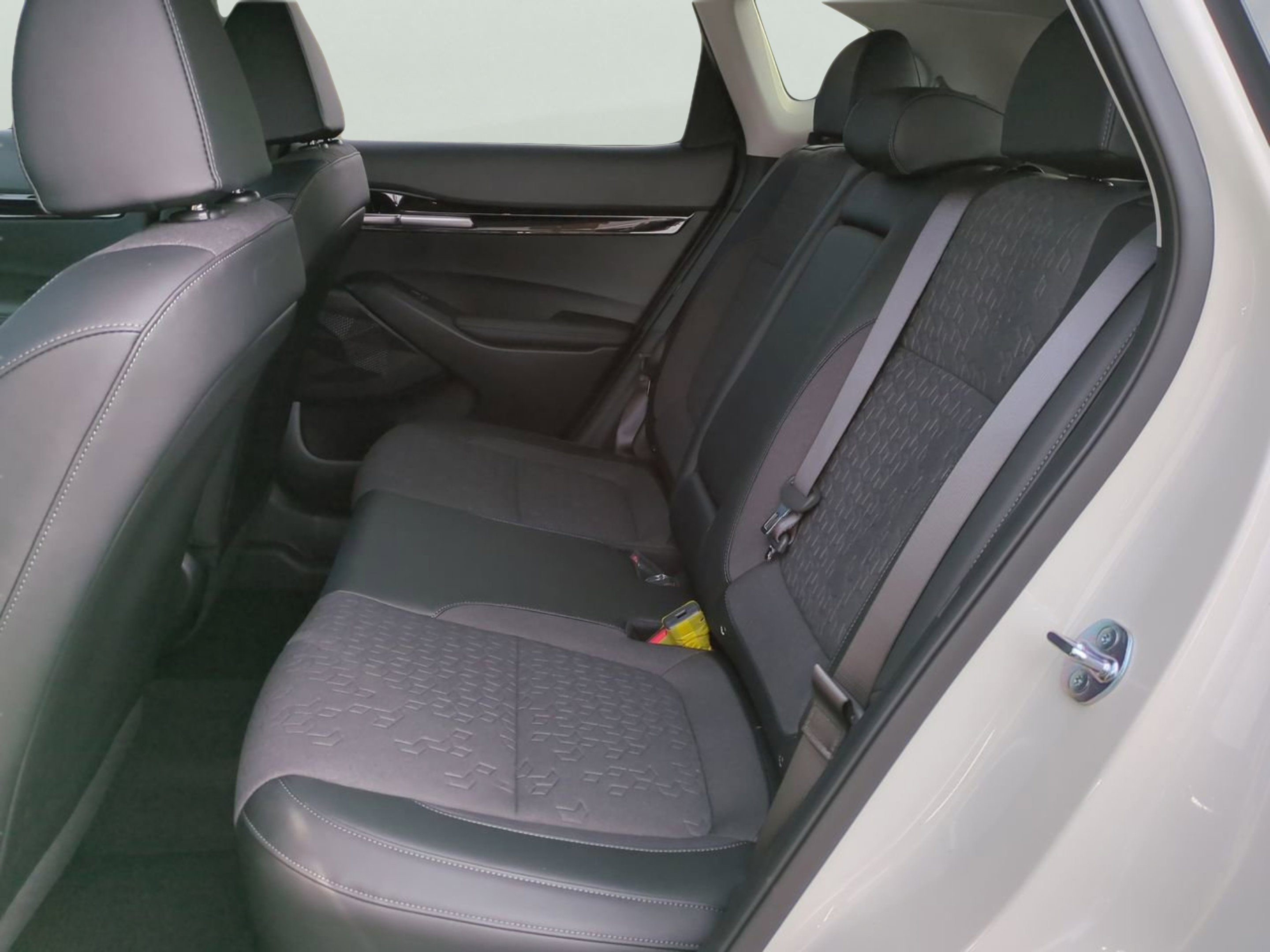 New 2026 Clear White / Black Roof Kia S image 11