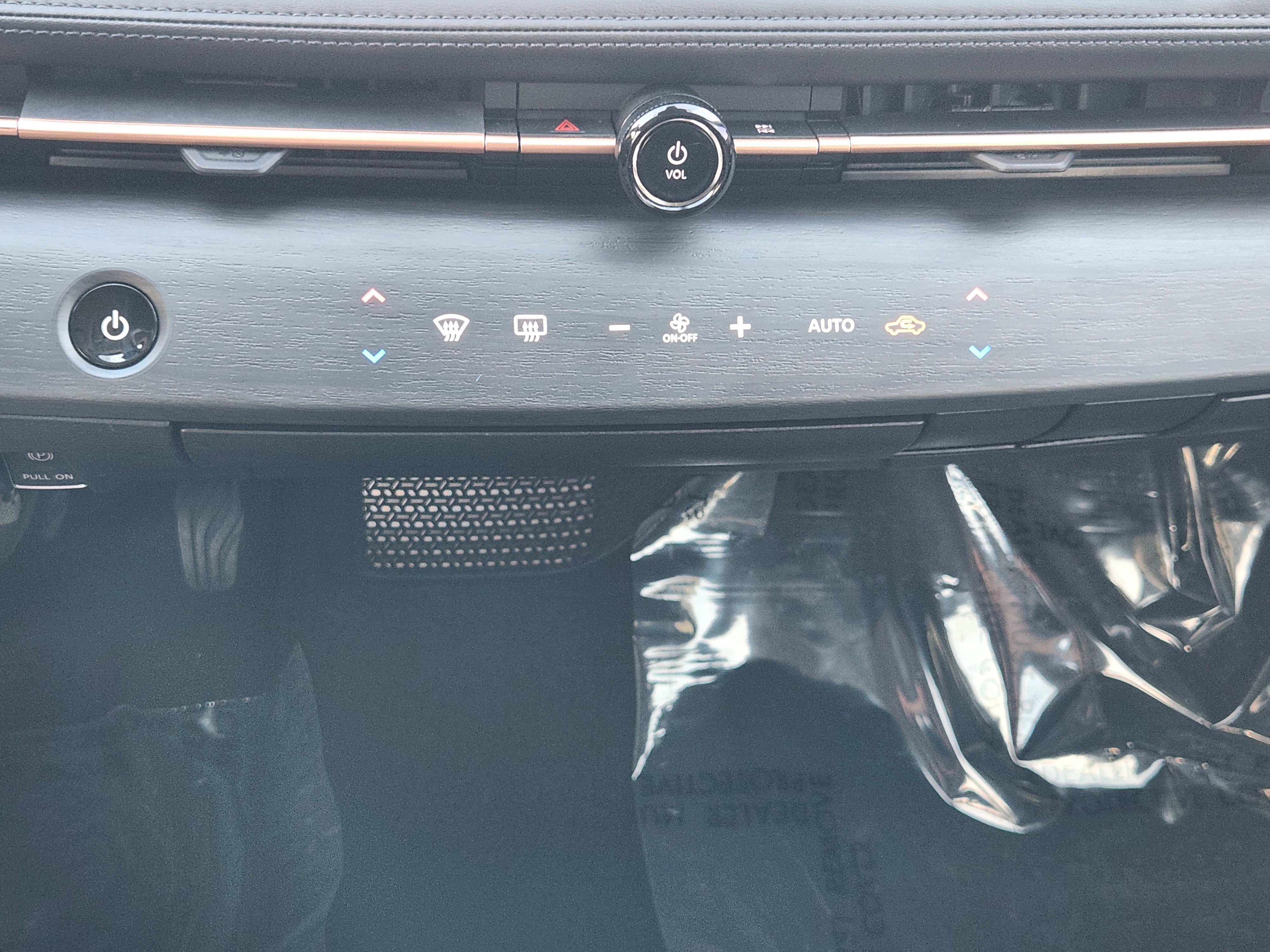 Used 2023 Gun Metallic Nissan Engage image 19