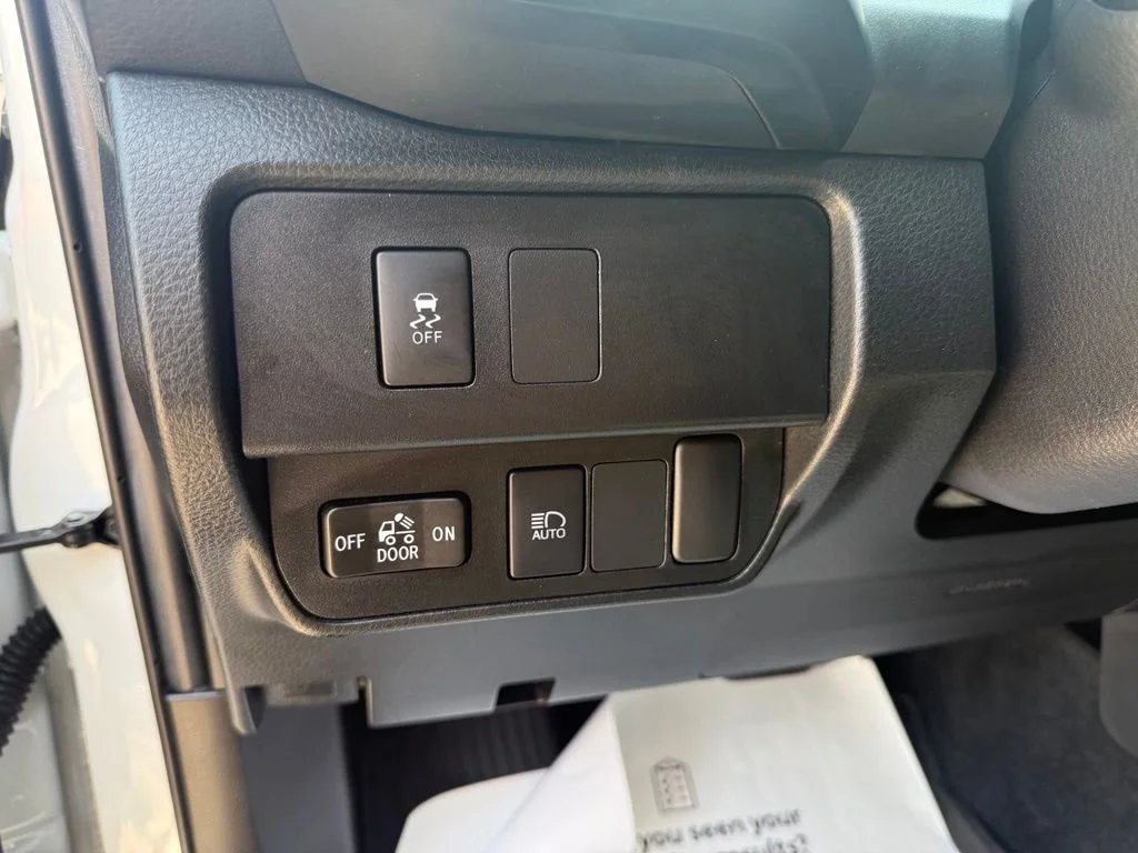 Certified Used 2022 White Toyota SR image 23