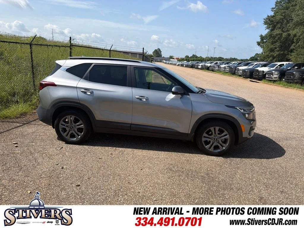 Used 2022 Gray Kia S image 7
