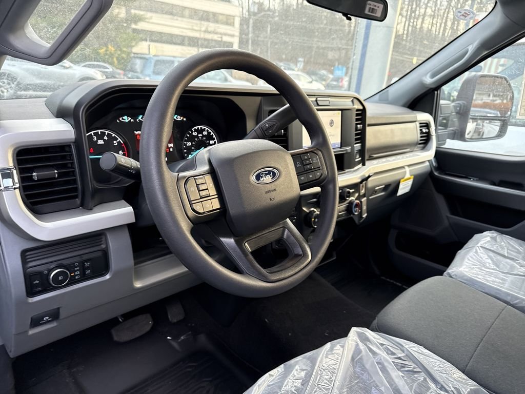 New 2025 Oxford White Ford F-350® XLT image 10