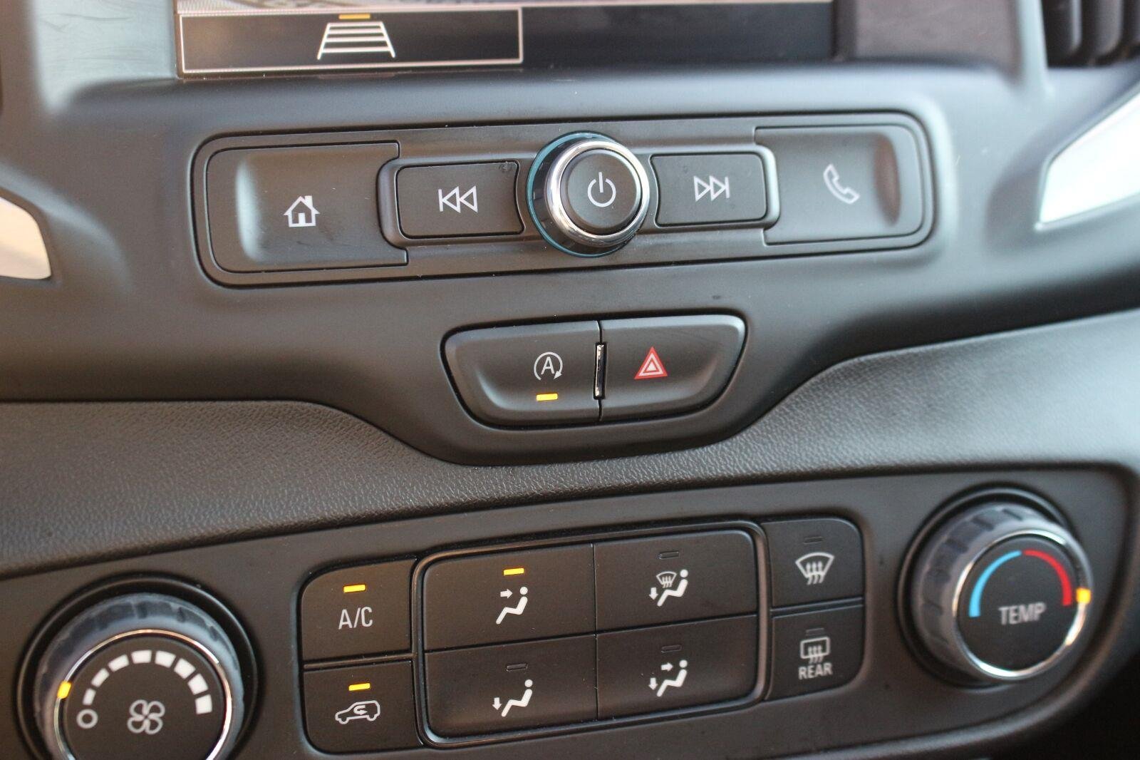 Used 2024 Sterling Metallic GMC SLE image 27