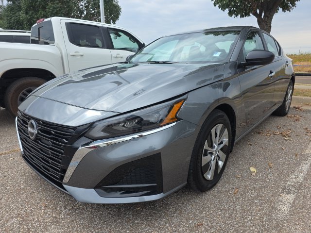 Certified Used 2025 Gray Nissan 2.5 S image 3