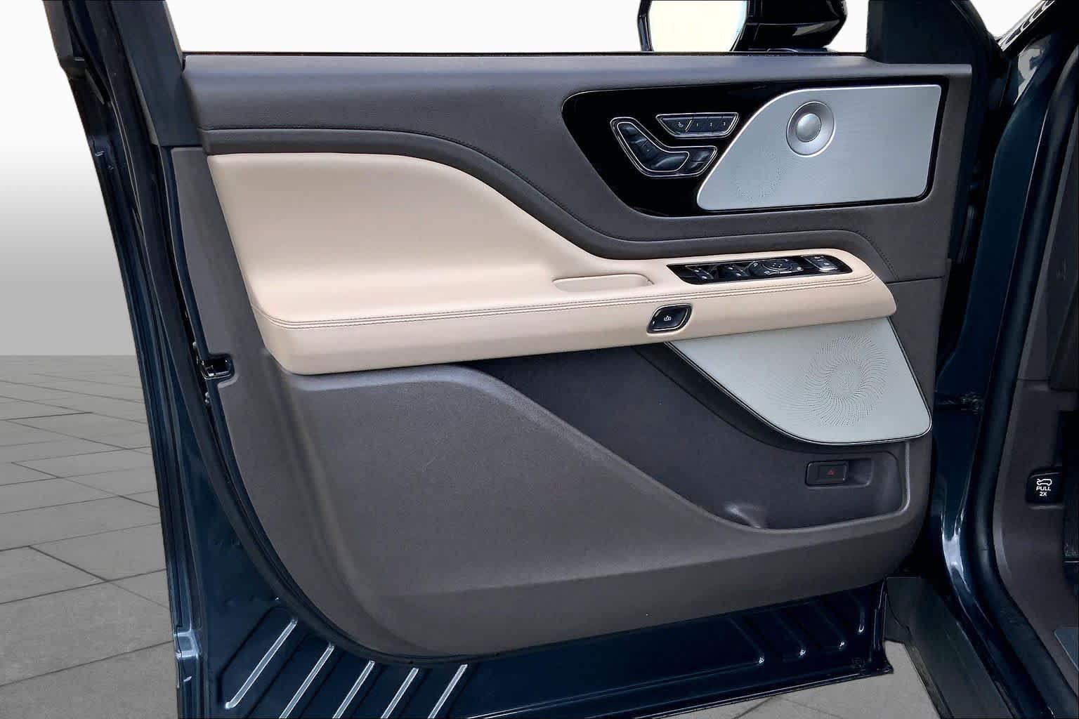 Used 2022 Flight Blue Lincoln Reserve image 21