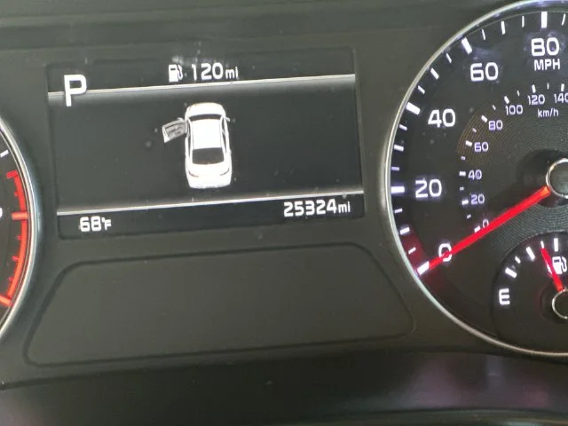 Used 2023 Red Kia LXS image 19