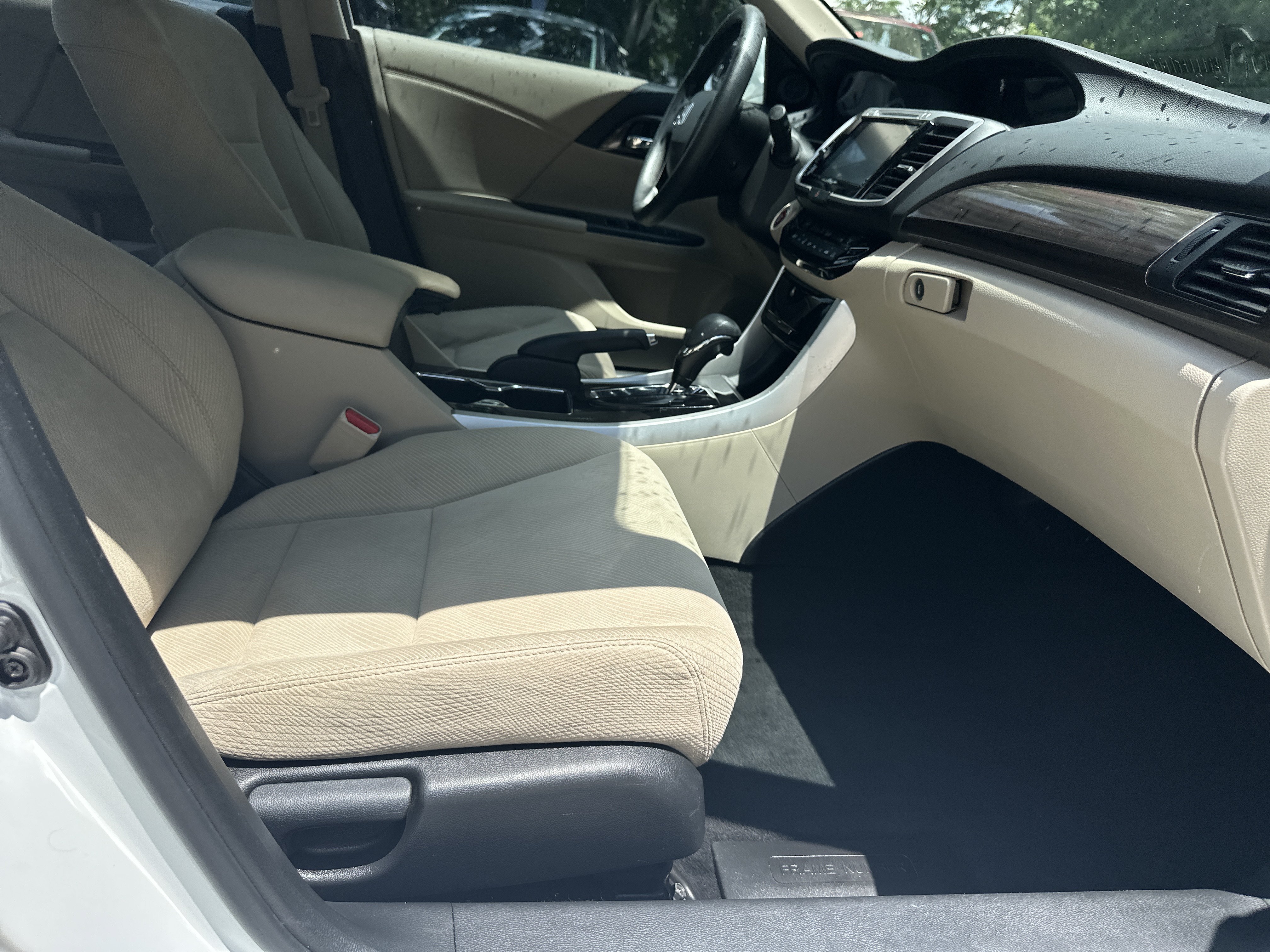 Used 2016 White Orchid Pearl Honda EX image 15