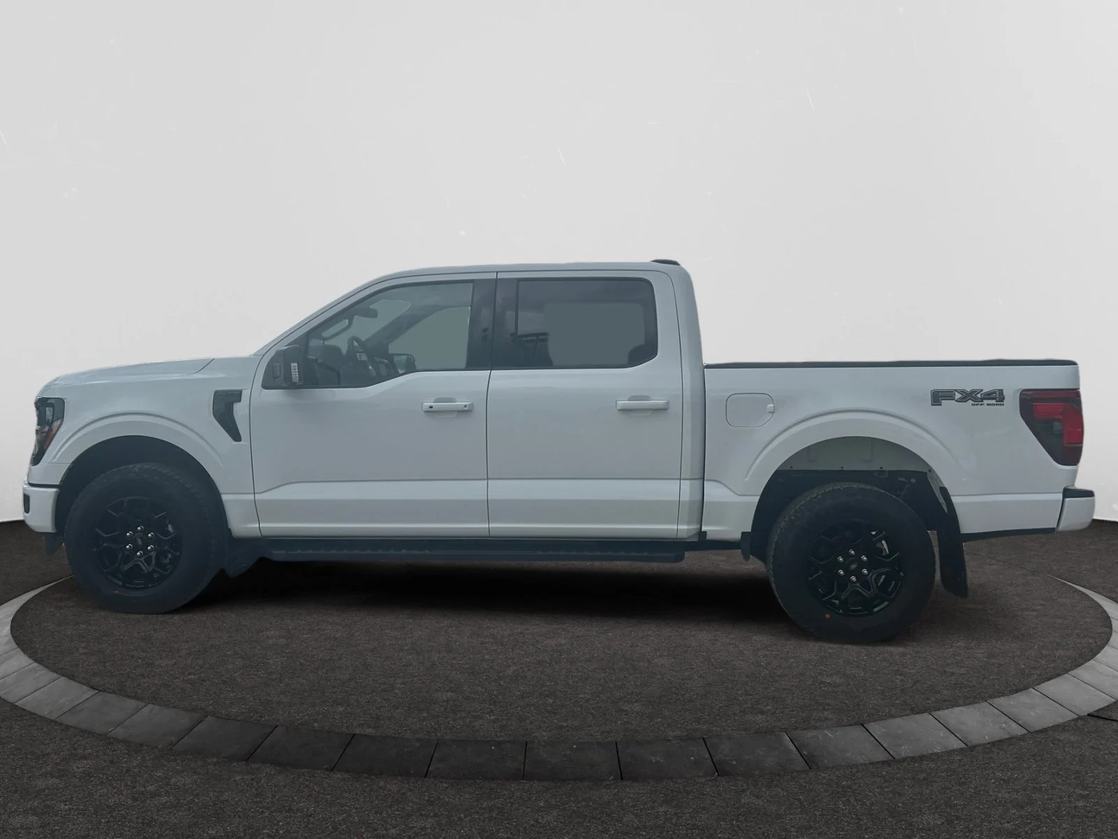 New 2026 Oxford White Ford XLT image 2