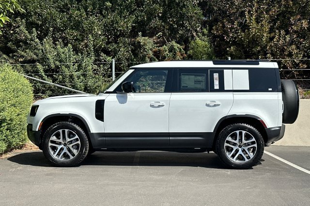 New 2026 Fuji White Land Rover S image 2