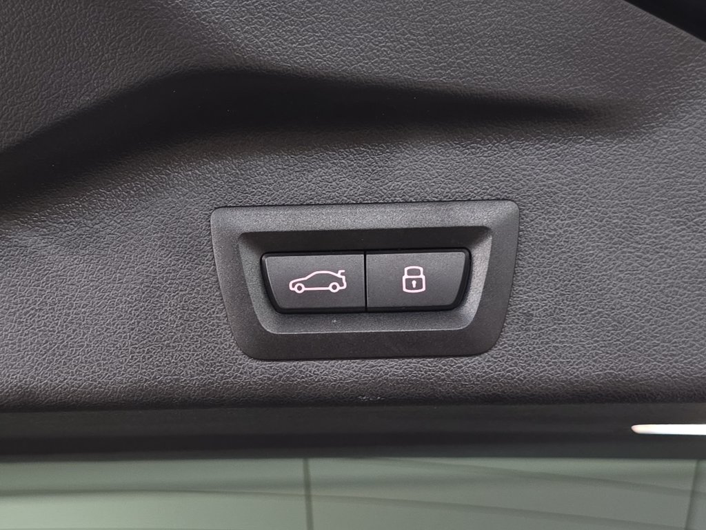 Certified Used 2025 Black Sapphire Metallic BMW sDrive40i image 31