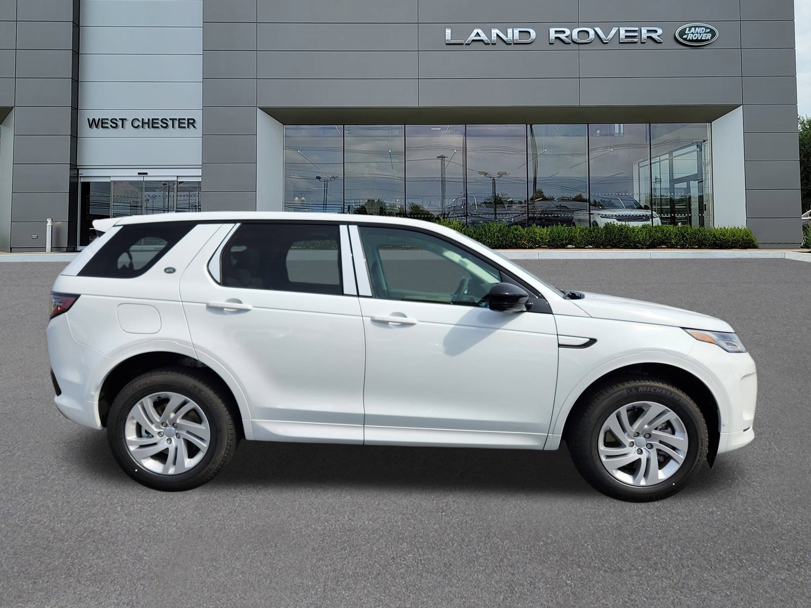 Certified Used 2025 Fuji White Land Rover S image 4