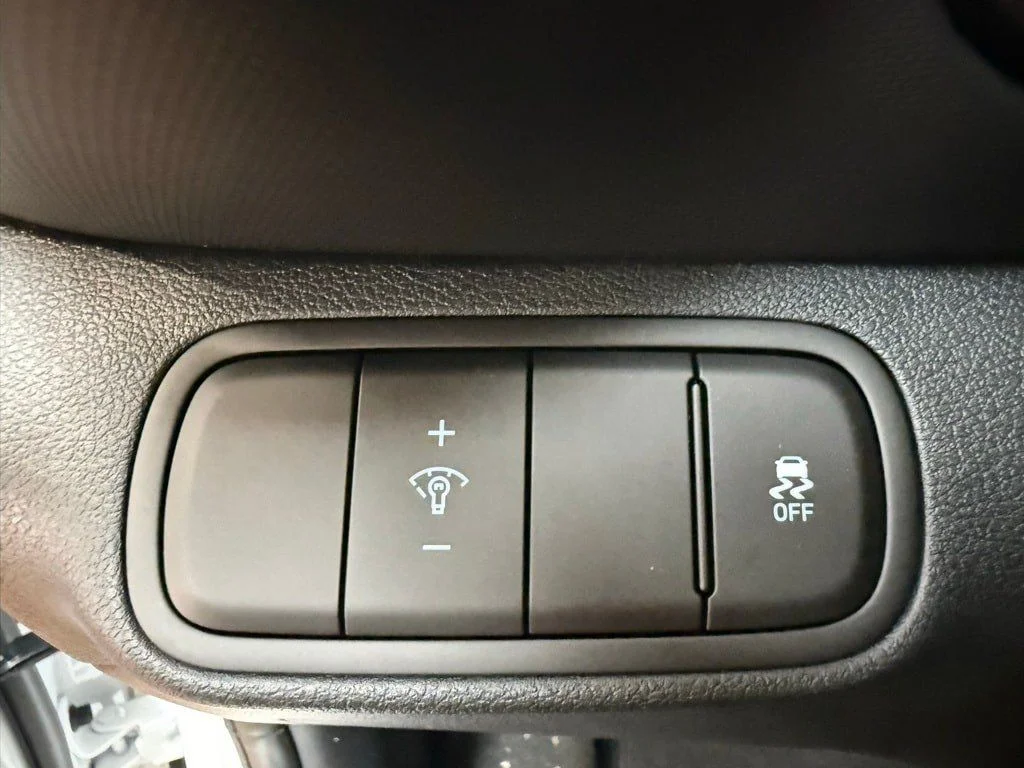 New 2026 Lunar White W/Black Roof Hyundai SEL image 22