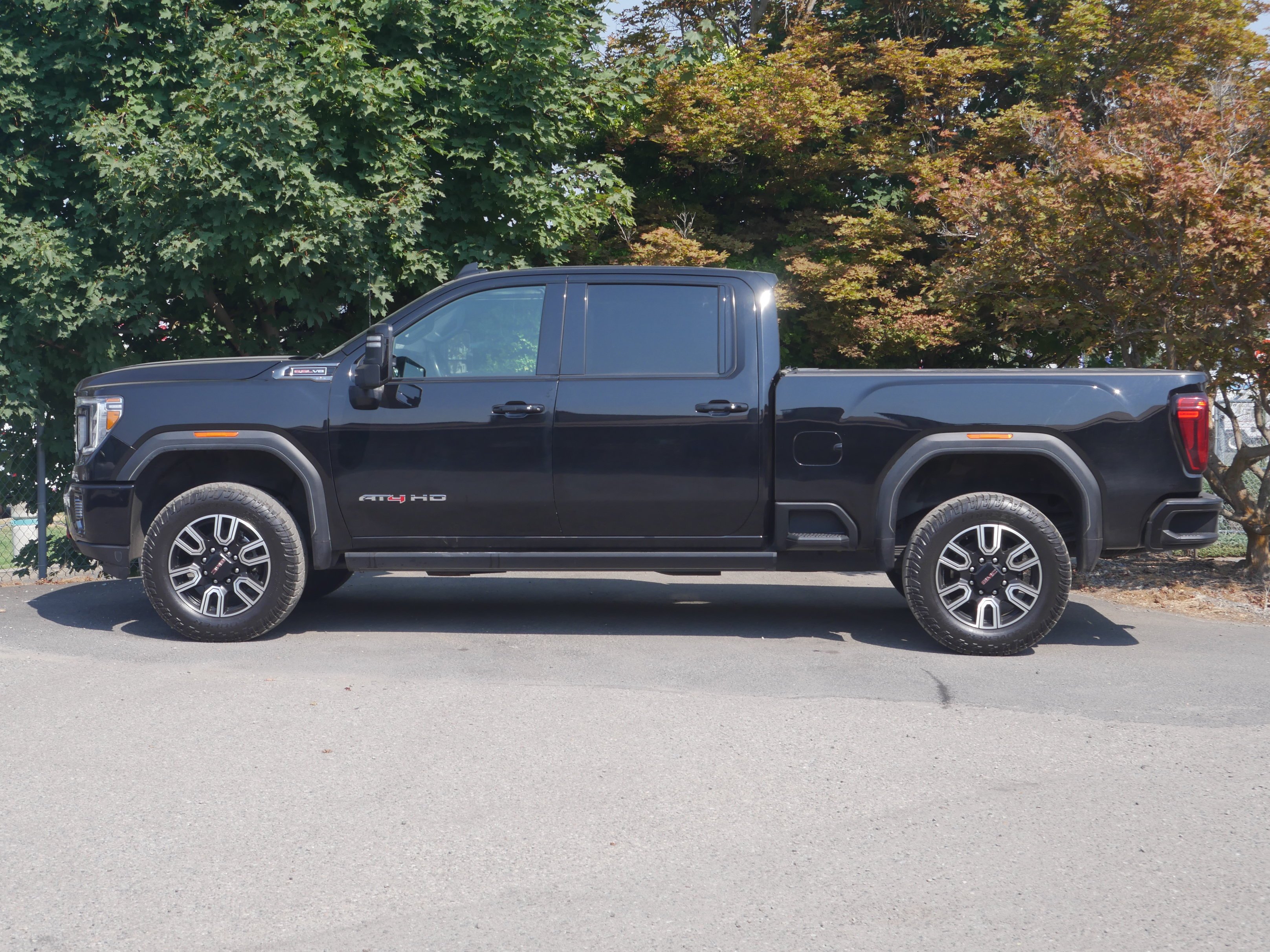 Used 2022 Onyx Black GMC AT4 image 14