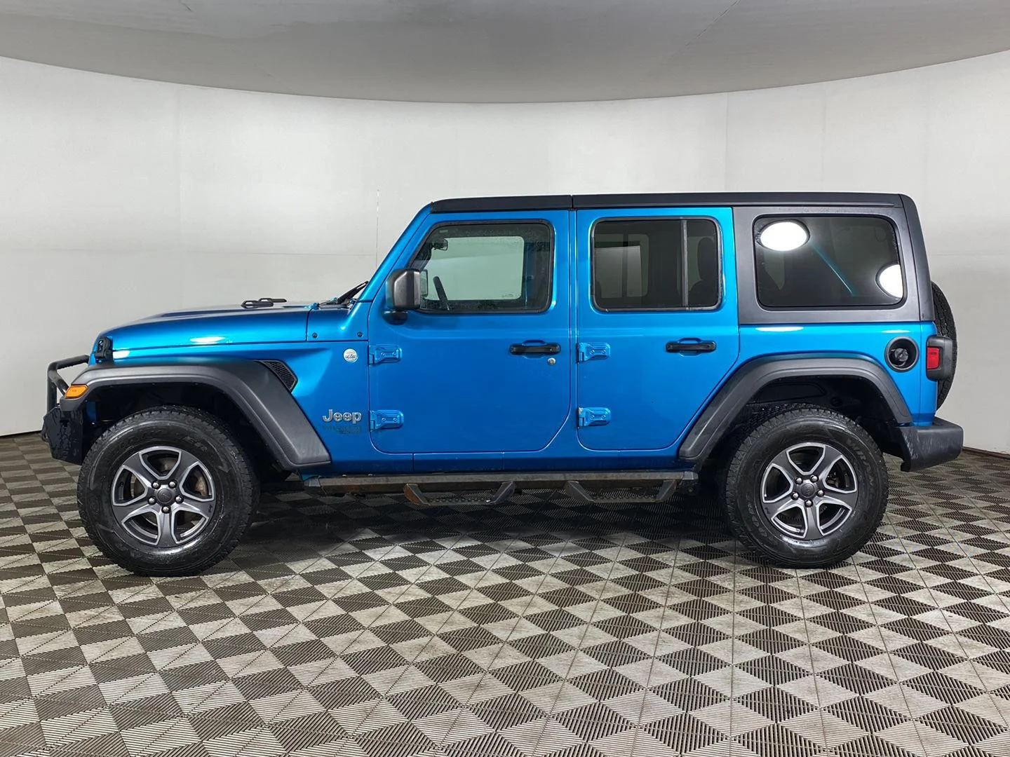 Used 2019 Bikini Pearlcoat Jeep Sport S image 6