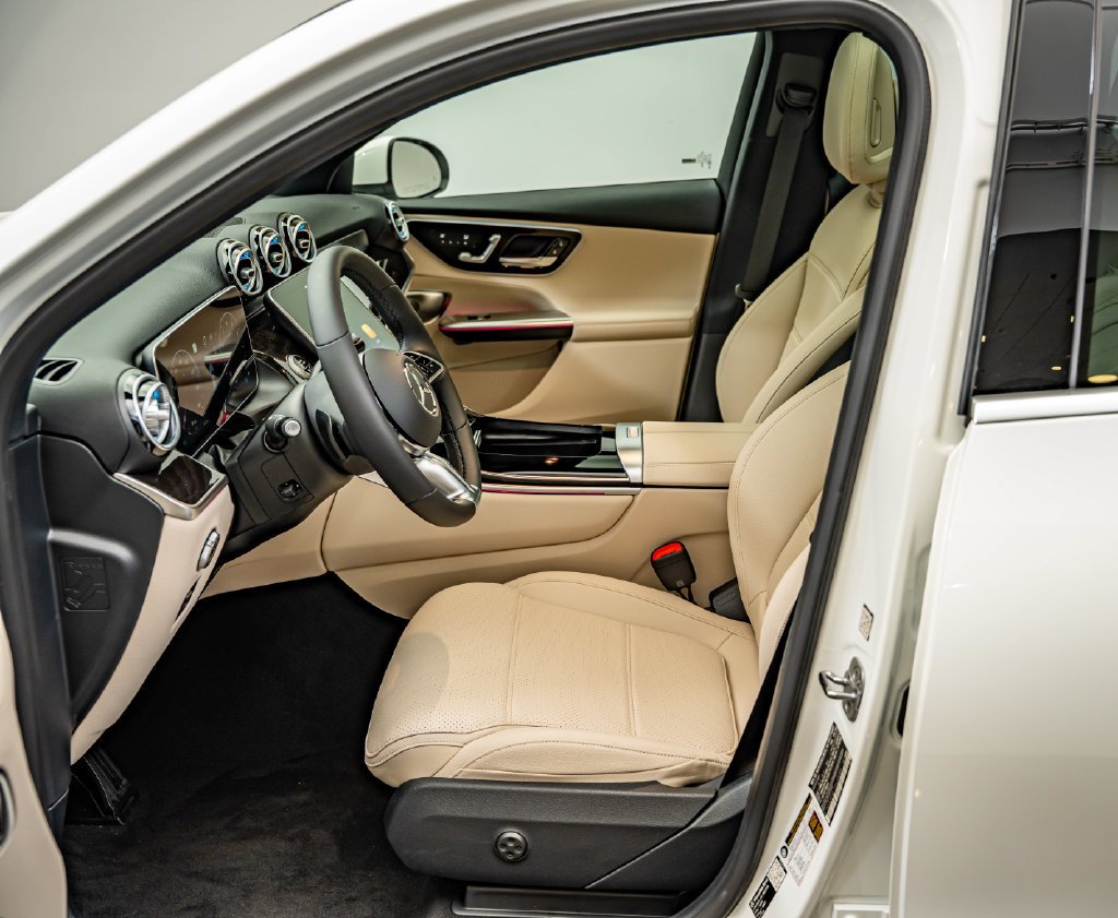 New 2027 Polar White Mercedes-Benz GLC 300 image 35