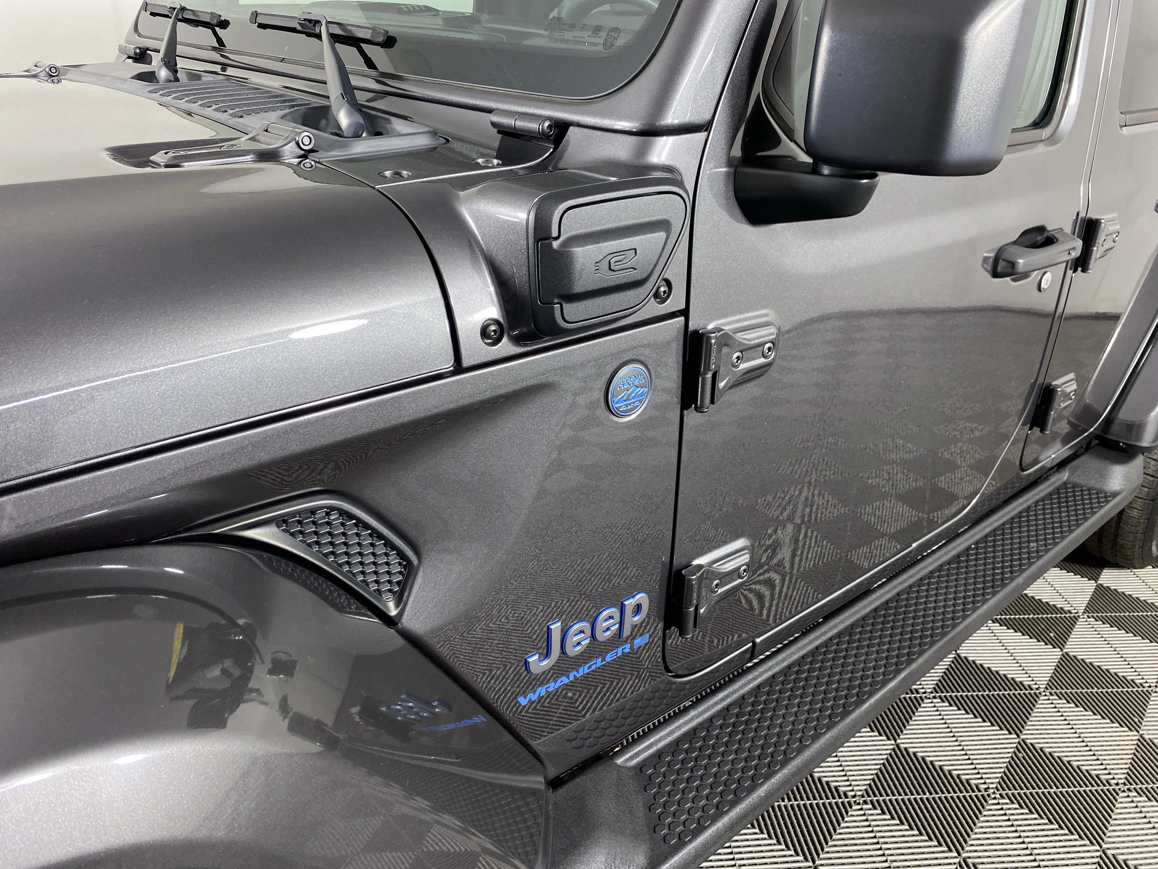 Used 2024 Granite Crystal Metallic Clearcoat Jeep Sport S image 11