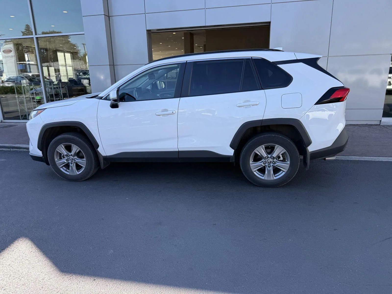 Used 2023 Ice Cap Toyota XLE image 5