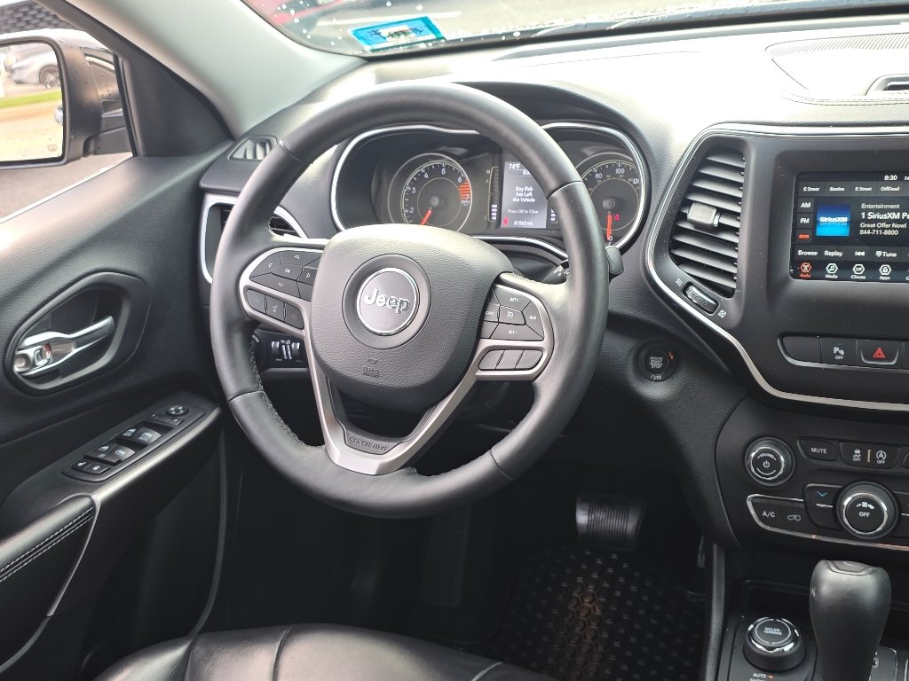 Used 2019 Diamond Black Crystal Pearl Coat Jeep Latitude Plus image 26