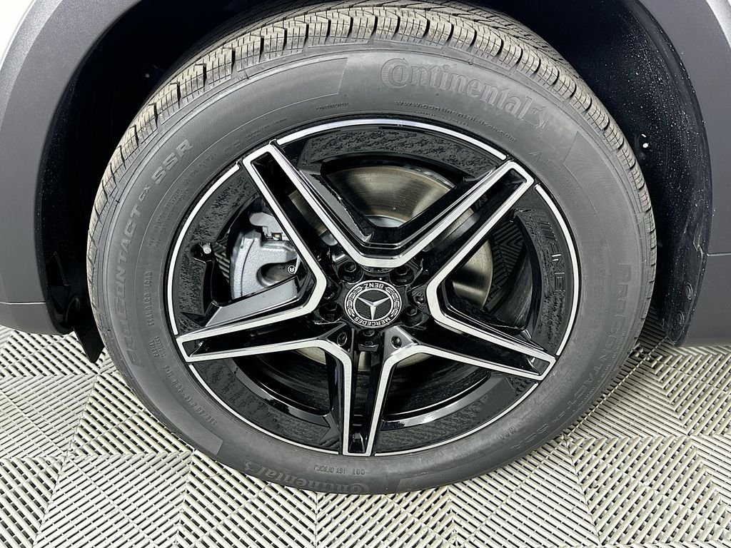 New 2026 Polar White Mercedes-Benz GLB 250 image 30