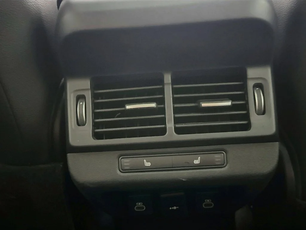 Used 2023 Gray Land Rover R-Dynamic SE image 32