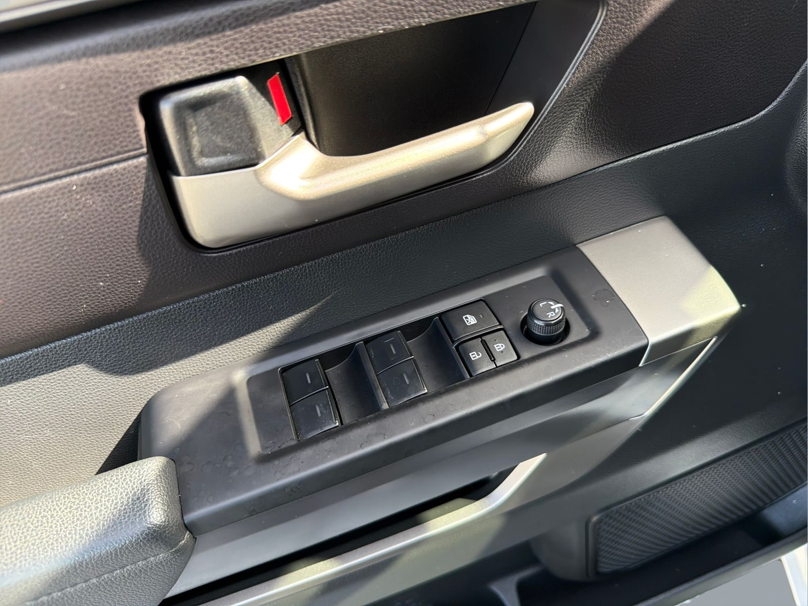 Used 2024 Ice Toyota SR5 image 30