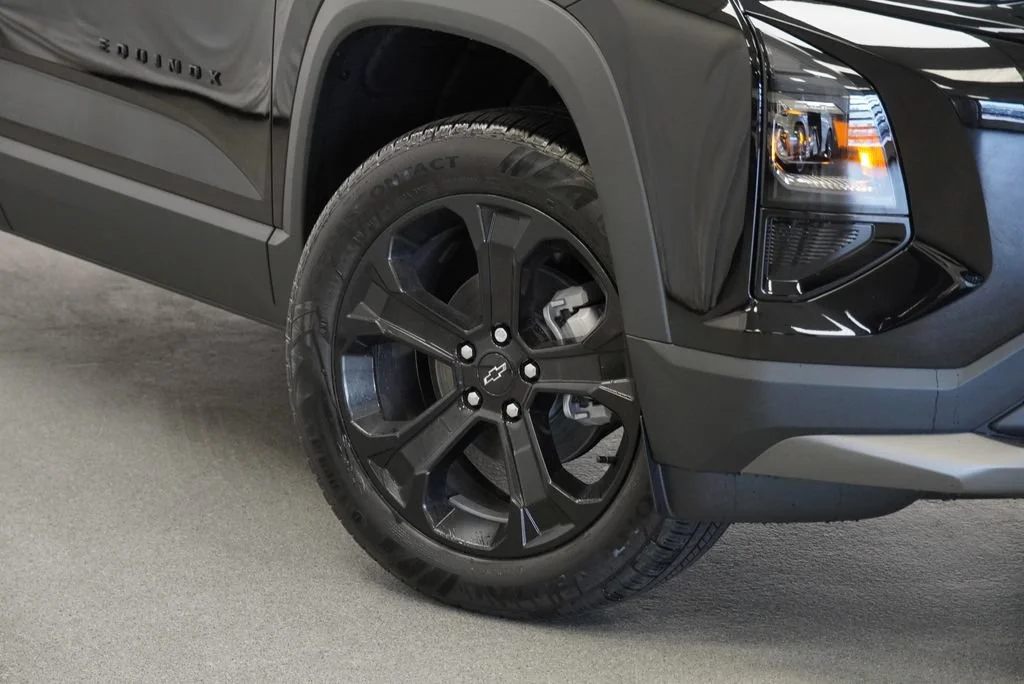 New 2027 Mosaic Black Metallic Chevrolet LT image 10