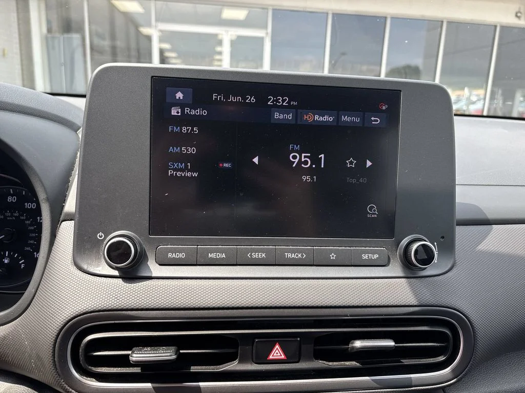 Used 2023 White Hyundai SEL image 12