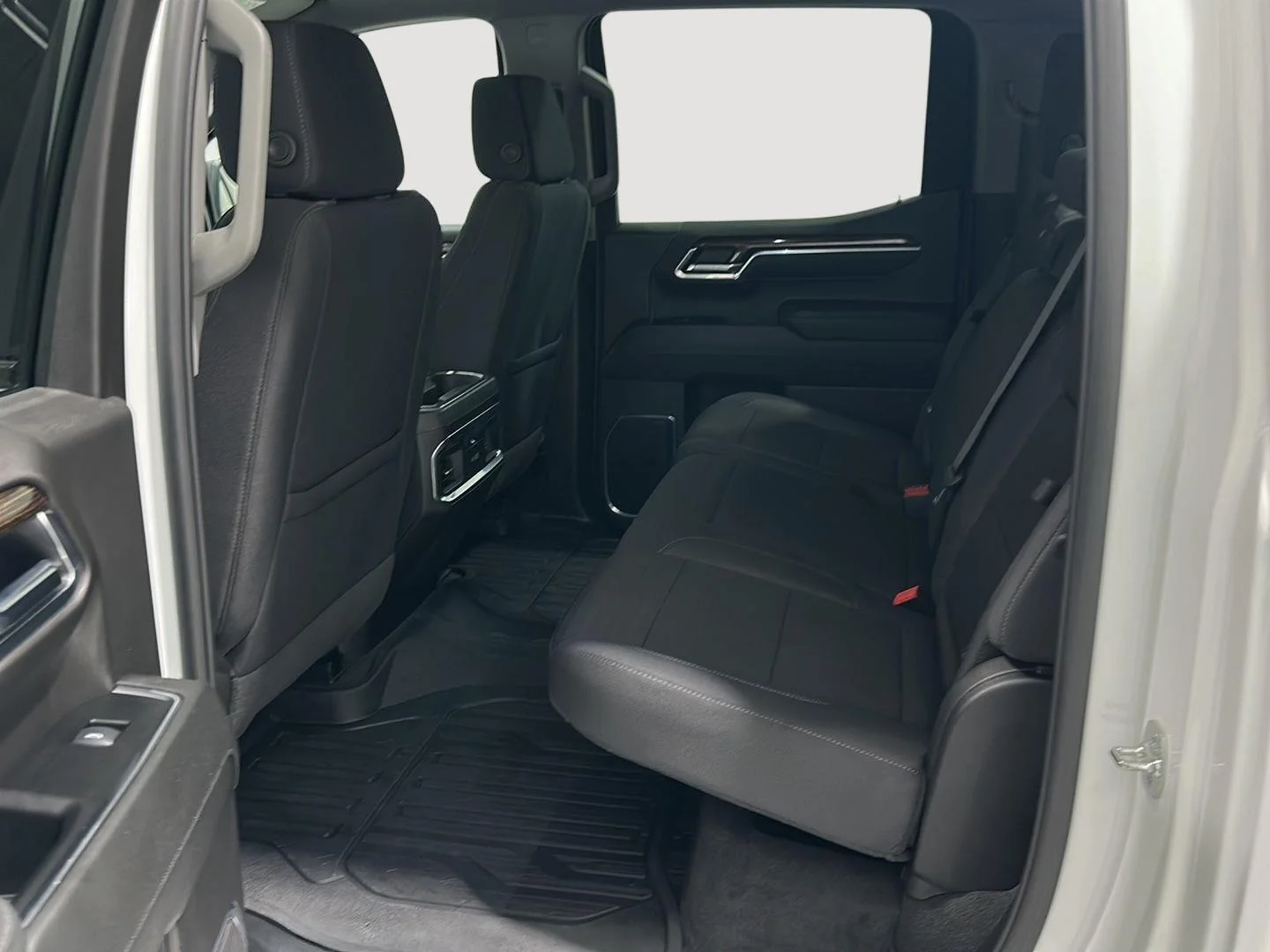 Used 2025 Summit White GMC Elevation image 21
